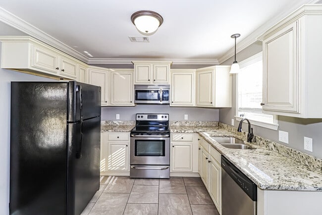 Photo - 303 Stonecreek Dr