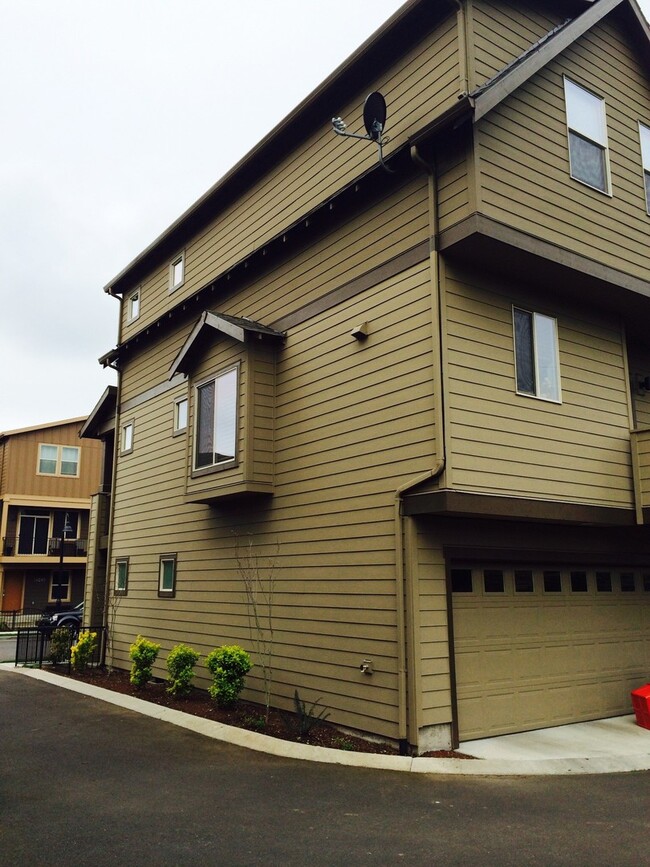 Photo - Amazing 3 Bedroom 2.5 Bath Home within Beaverton and next to Nike!