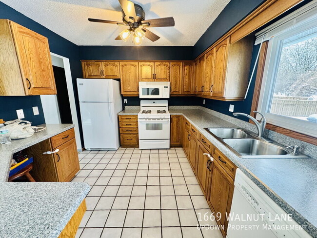 Photo - 1669 Walnut Ln