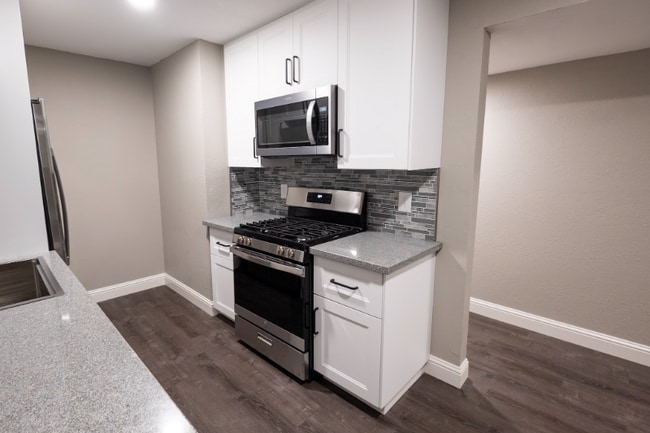 Photo - 323 Montrose Dr Unit A