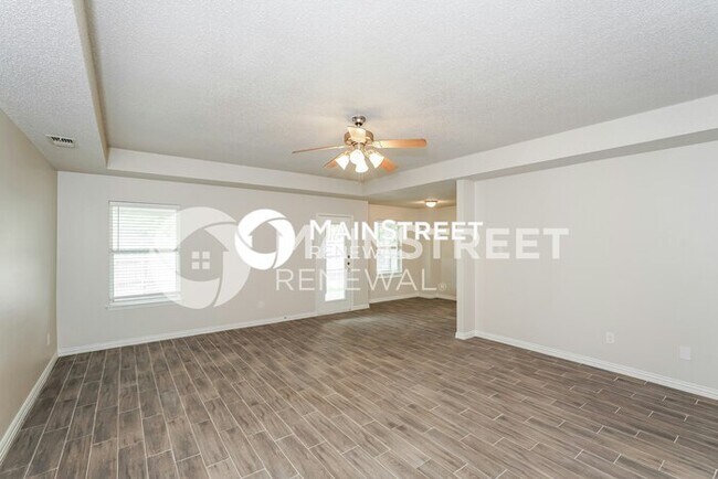Photo - 3 Bedroom Pet-Friendly Home in BURLESON, TX with Main Street Renewal