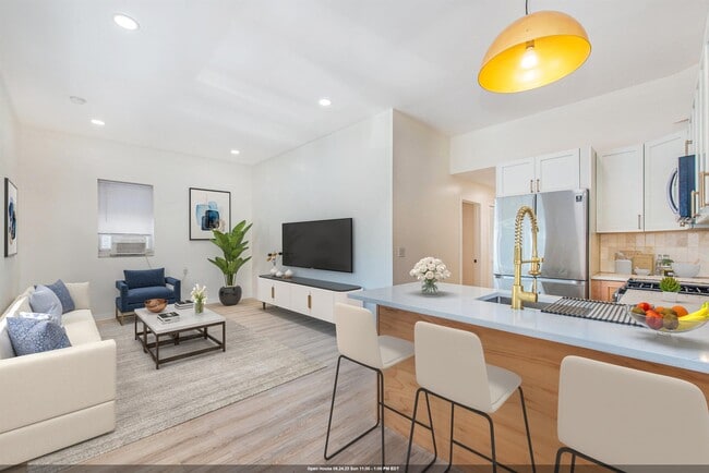 Photo - 6137 Adams St Unidad #2 Rental