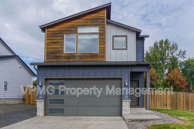 5004 NE 85th Cir