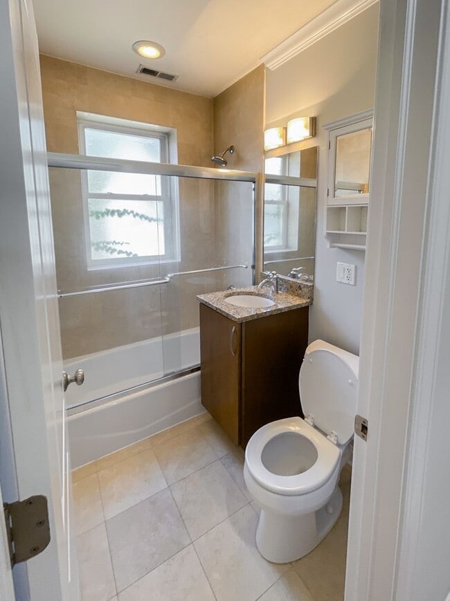 Photo - 3808 N Marshfield Ave