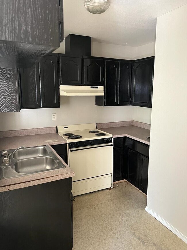 Photo - 2906 Flores Ave Unit 4