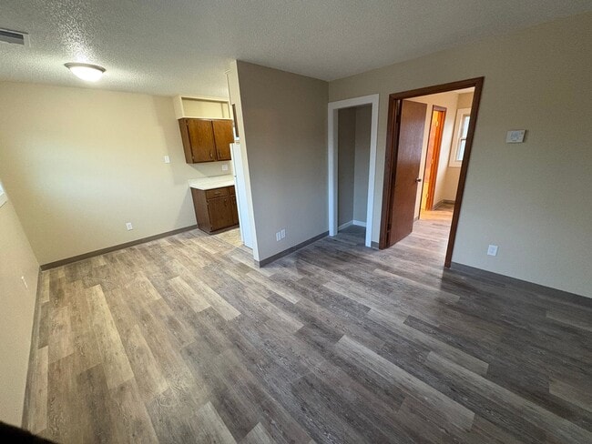 Building Photo - 1 Bed 1 Bath Remodeled! Near K-State!