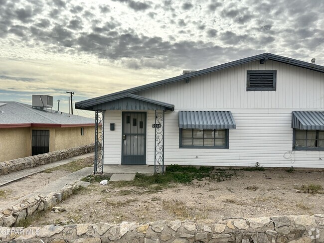 Building Photo - 2608 Sacramento Ave Rental