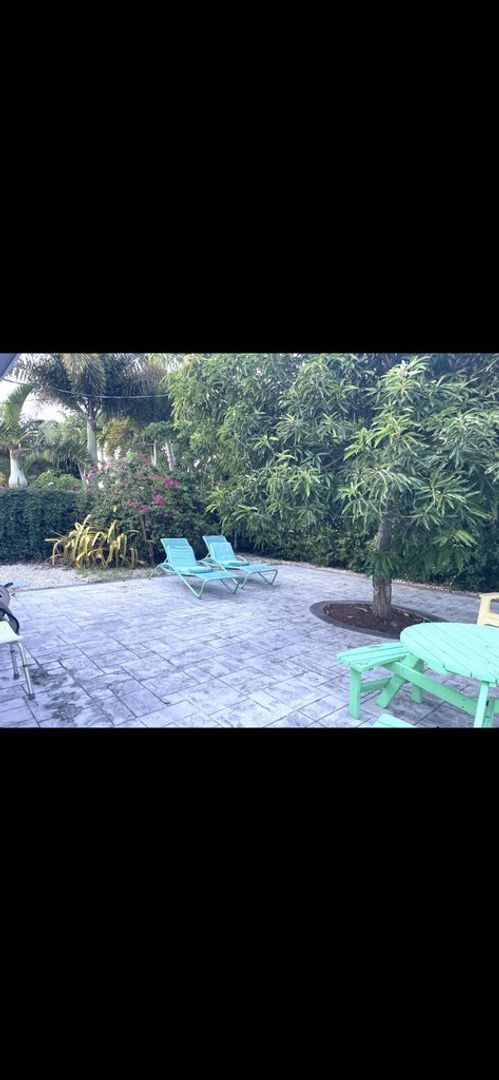 Photo - 4580 NE 3rd Ave