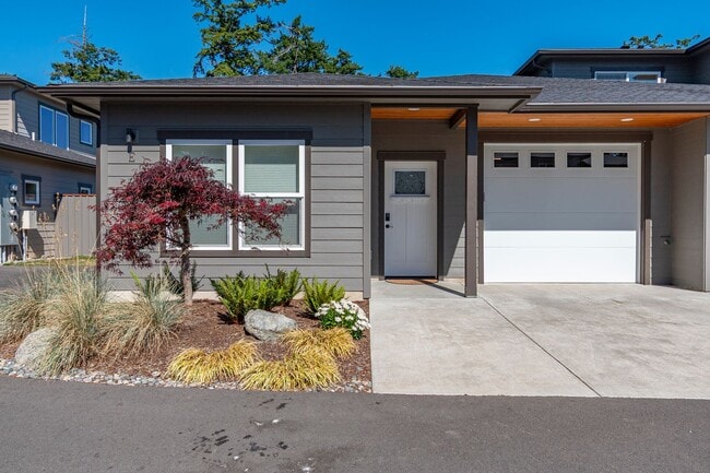 Modern & Stylish 2 Bed, 2 Bath Condo in Co... - Modern & Stylish 2 Bed, 2 Bath Condo in Co... Unit E