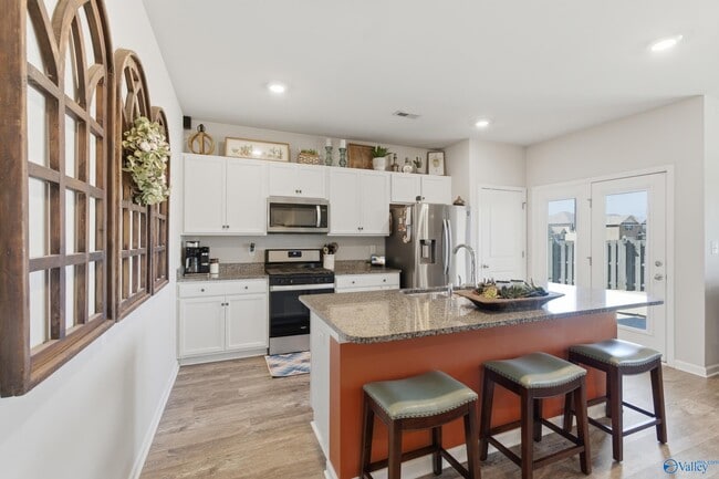 Photo - 121 Burlcrest Ct
