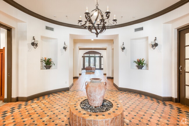 Interior Photo - Fountain Plaza Rental