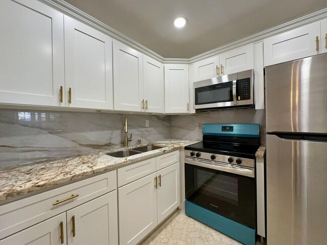 Photo - 155 Andover F