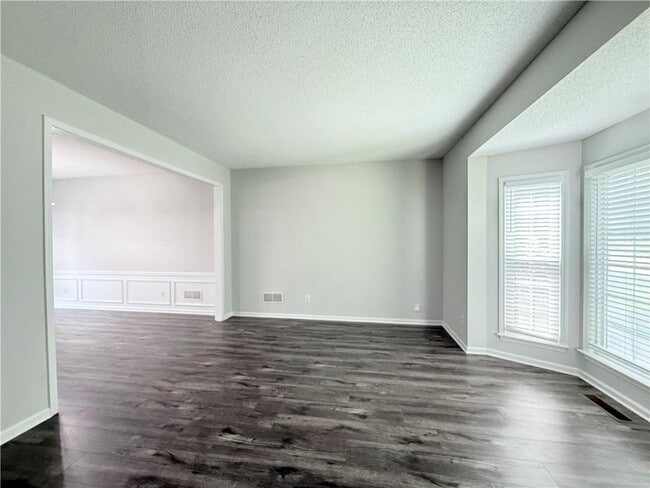Photo - 175 Sessingham Ln