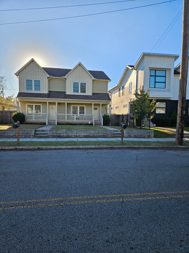 Building Photo - 1911 9th Ave N