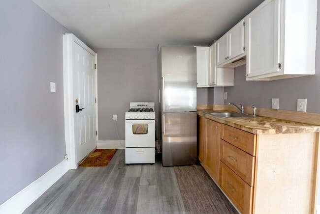 52 Carleton St Unit 2