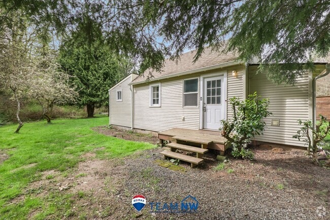 Building Photo - MOVE IN READY NOW! 1 bed 1 bath - Remodele... Rental