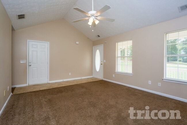 Photo - 100 5 Oaks Dr