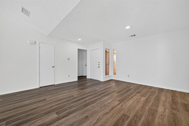 Photo - 4422 Wee Lassie Ln