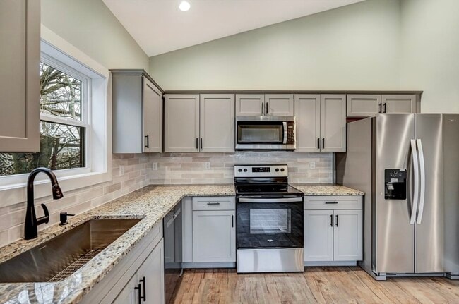 Photo - 627-629 Prescott Ave