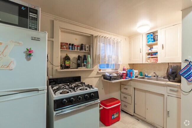 1BR, 1BA - 650SF - #4 - Kitchen