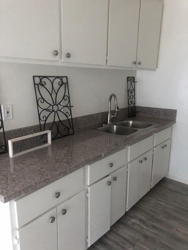 Photo - Valley Oasis Apartments