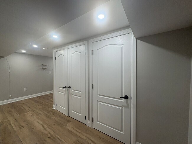 Photo - 3 Bed Basement in Hamilton Unit Basement