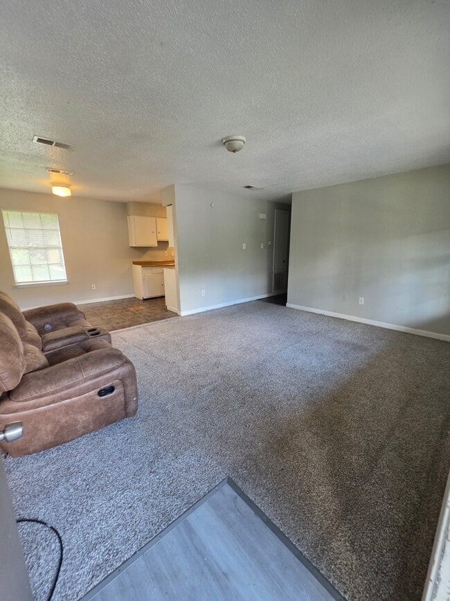 647 N Carnation St Unit 4