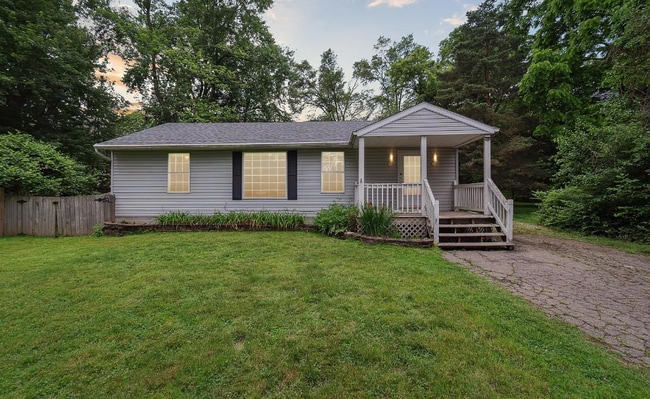 Building Photo - 21845 Novi Rd Rental