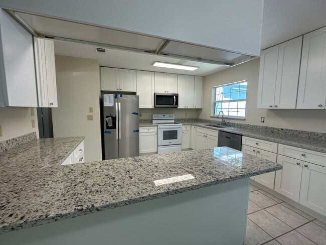 Photo - Home for Rent 3/2 possible 4th bedroom oversized screened in back patio