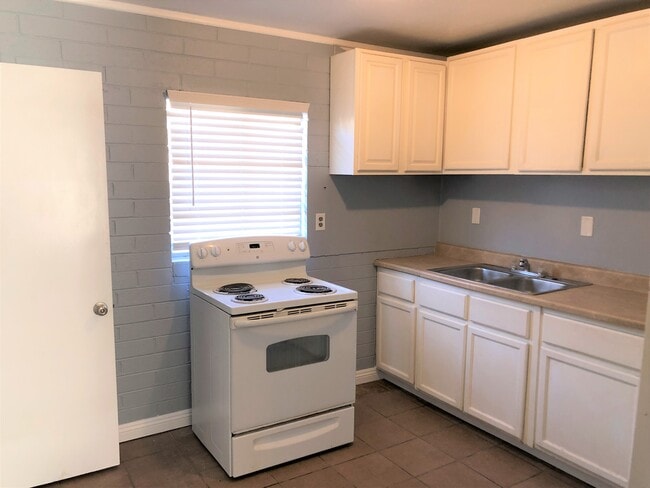 Photo - 447 E Merlayne Dr