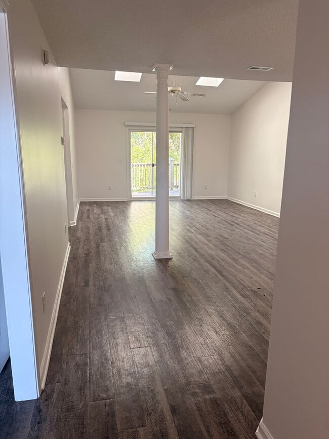 Photo - 4617 McClelland Dr Unit H-201