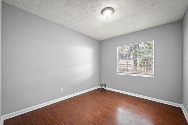 Photo - 1831 Lambert St