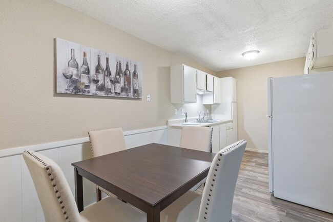 Photo - 207 N Hickory St Unidad #207
