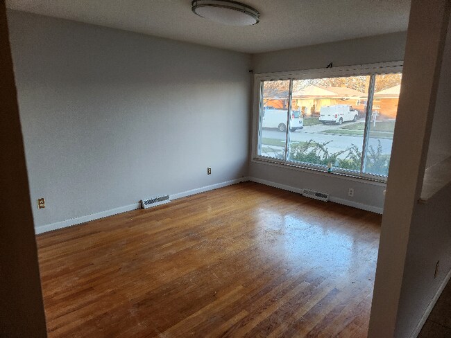 Photo - 6557 Colonial St