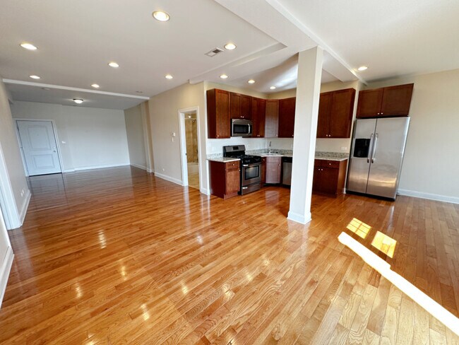 Photo - 3705 N Kedzie Ave