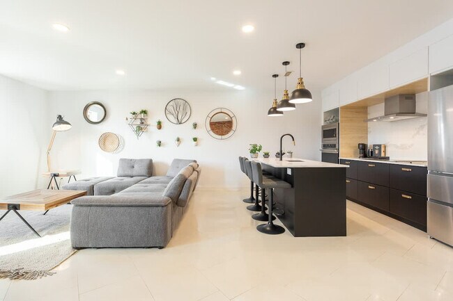 Photo - 4107 A R. Saint-Denis Unit SI ID1543084P