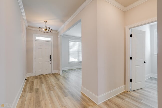 Photo - 322 Caledonia Ct