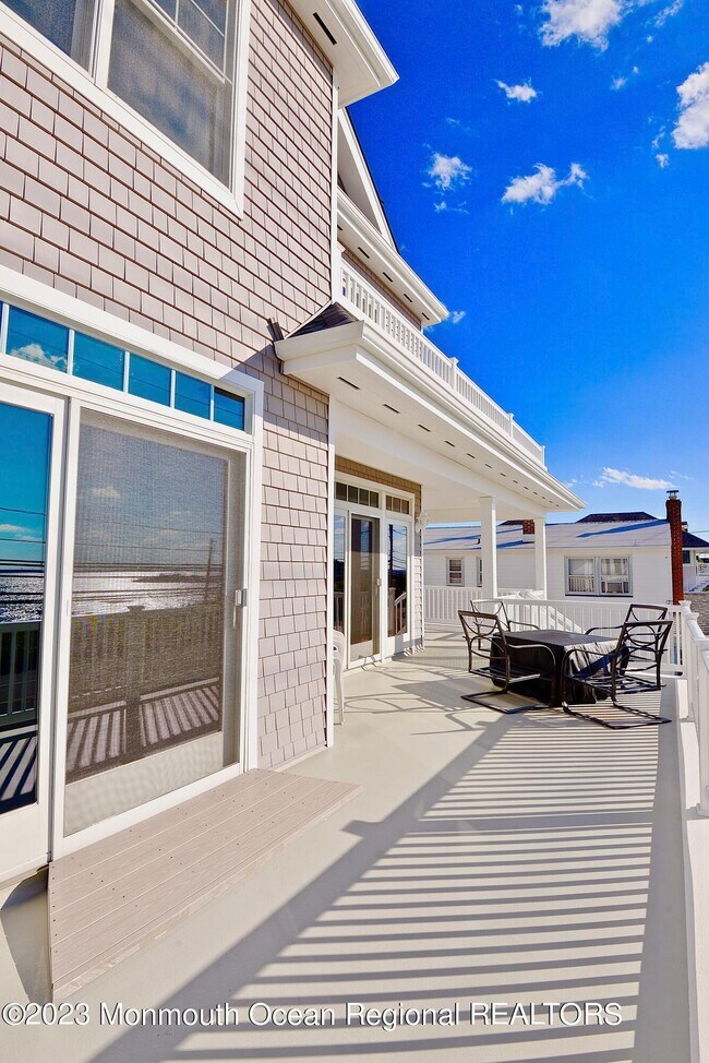 Photo - 6 N Bayview Ave