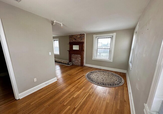 Photo - 1014-1018 N Charles St