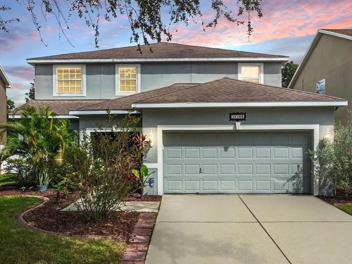 Spacious 6-bedroom home! Ready 10/10 - Spacious 6-bedroom home! Ready 10/10