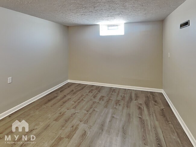 Photo - 4514 Errington Rd