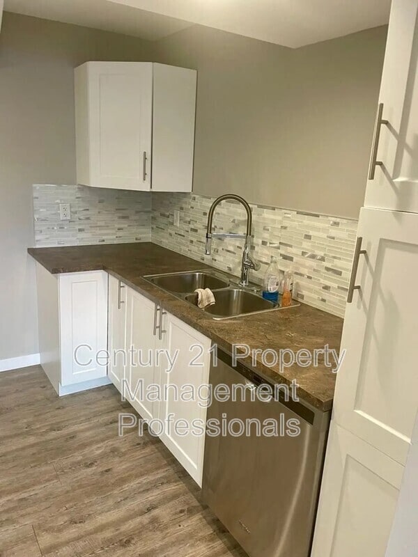 Photo - 5119 55 Ave
