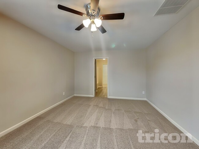 Photo - 1081 Sutherland Dr