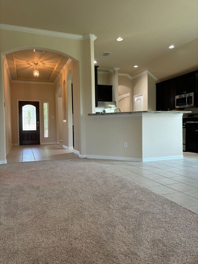 Photo - 3/2/2 Ready to Go! Located on the greenbelt!