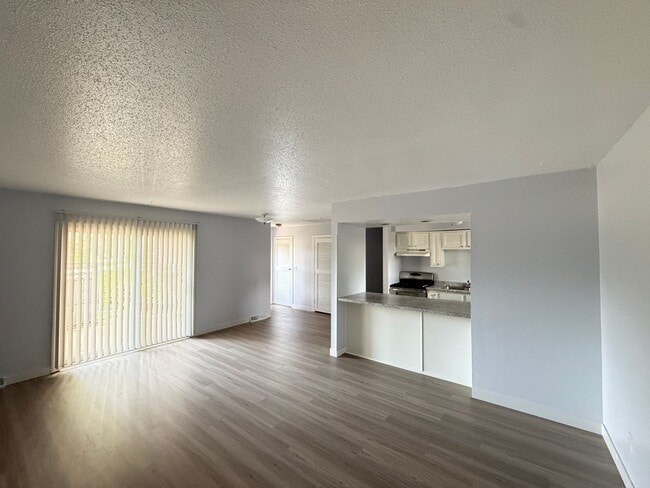 Photo - 432 Amherst Dr Unit B