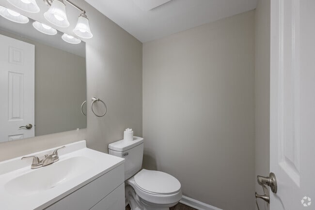 The Maurice - Bathroom 1 - Wade Manor