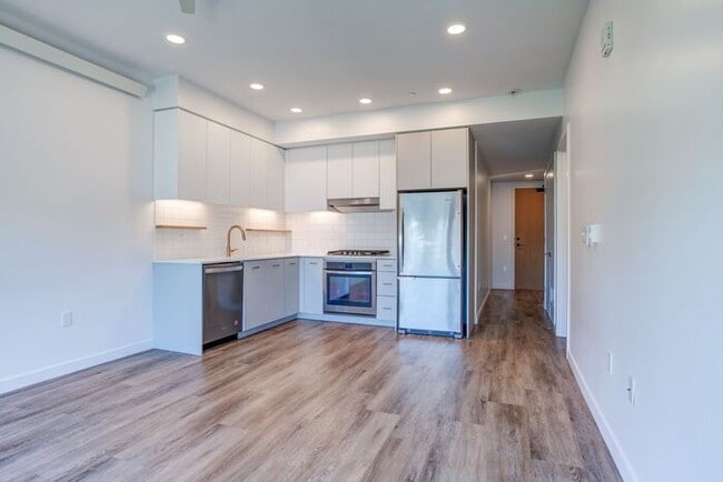 Building Photo - 1 bedroom at Theory 33! Rental