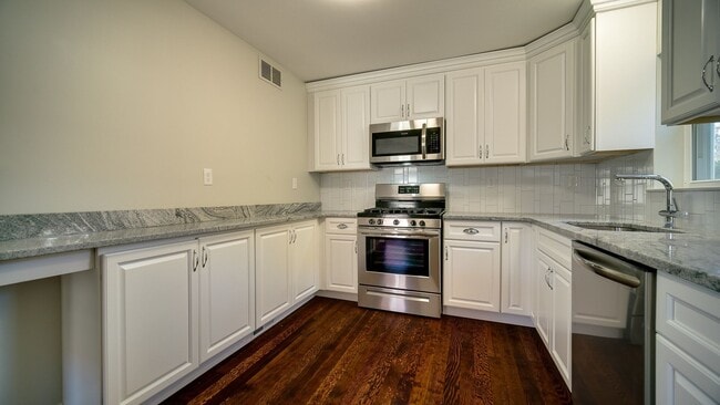 Building Photo - 185 Willow St Unit 2