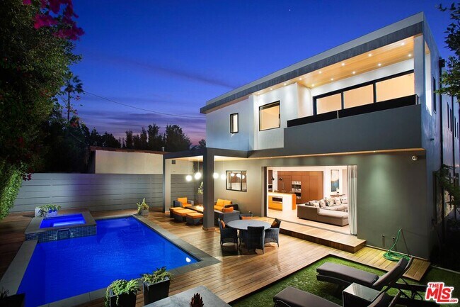 736 N Curson Ave