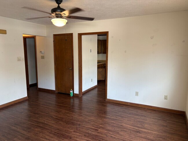 Photo - 5925 Labonte Dr
